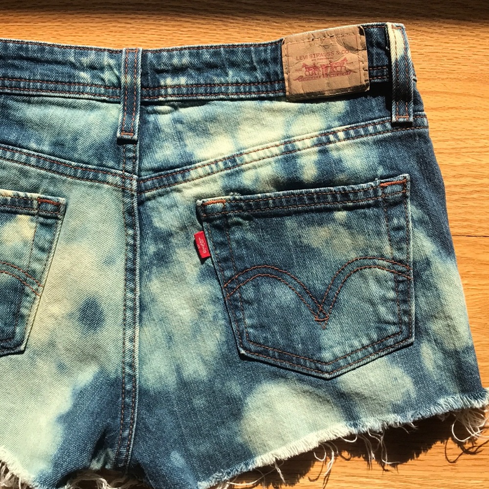 LEVIS Bleached Tie Dye Boho SUPERLOW Summer Beach Cut Off Jean Shorts Sz 30 - Picture 9 of 14